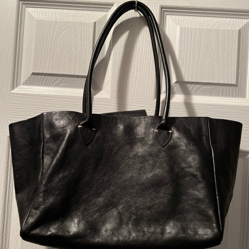 CLARE V. BLACK LEATHER SHOULDER BAG